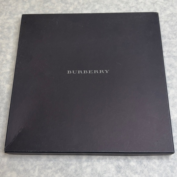 Burberry - Picture 6 of 12